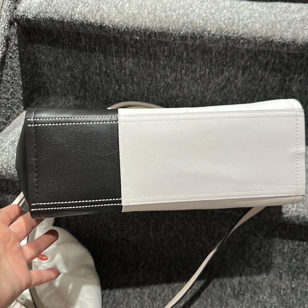 Leather Riley Coach tote bag. - Picture 8 of 17